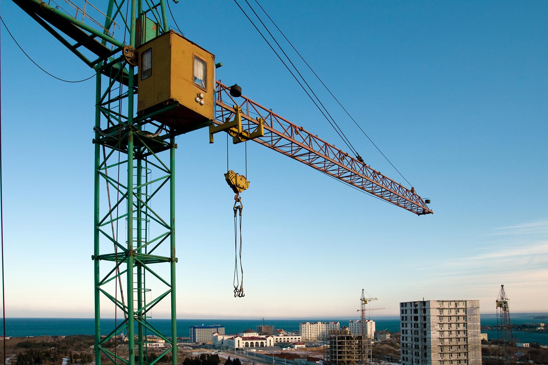 construction-crane-P9EMTD8.jpg